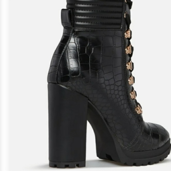 New In Box Shandee Black Lace Up Bootie, 5.5 - Picture 3 of 7